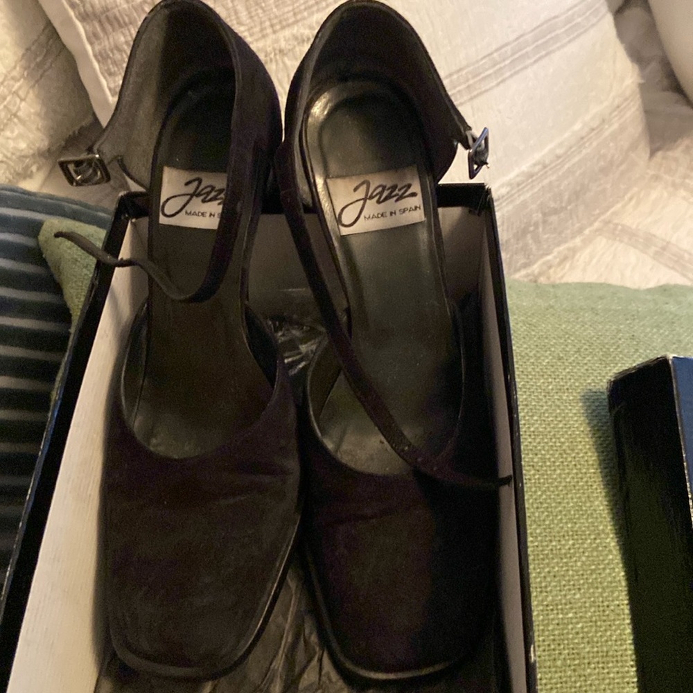 Vintage Spanish Black Suede Maryjane’s by Jazz. In original box! Size 7 1/2.